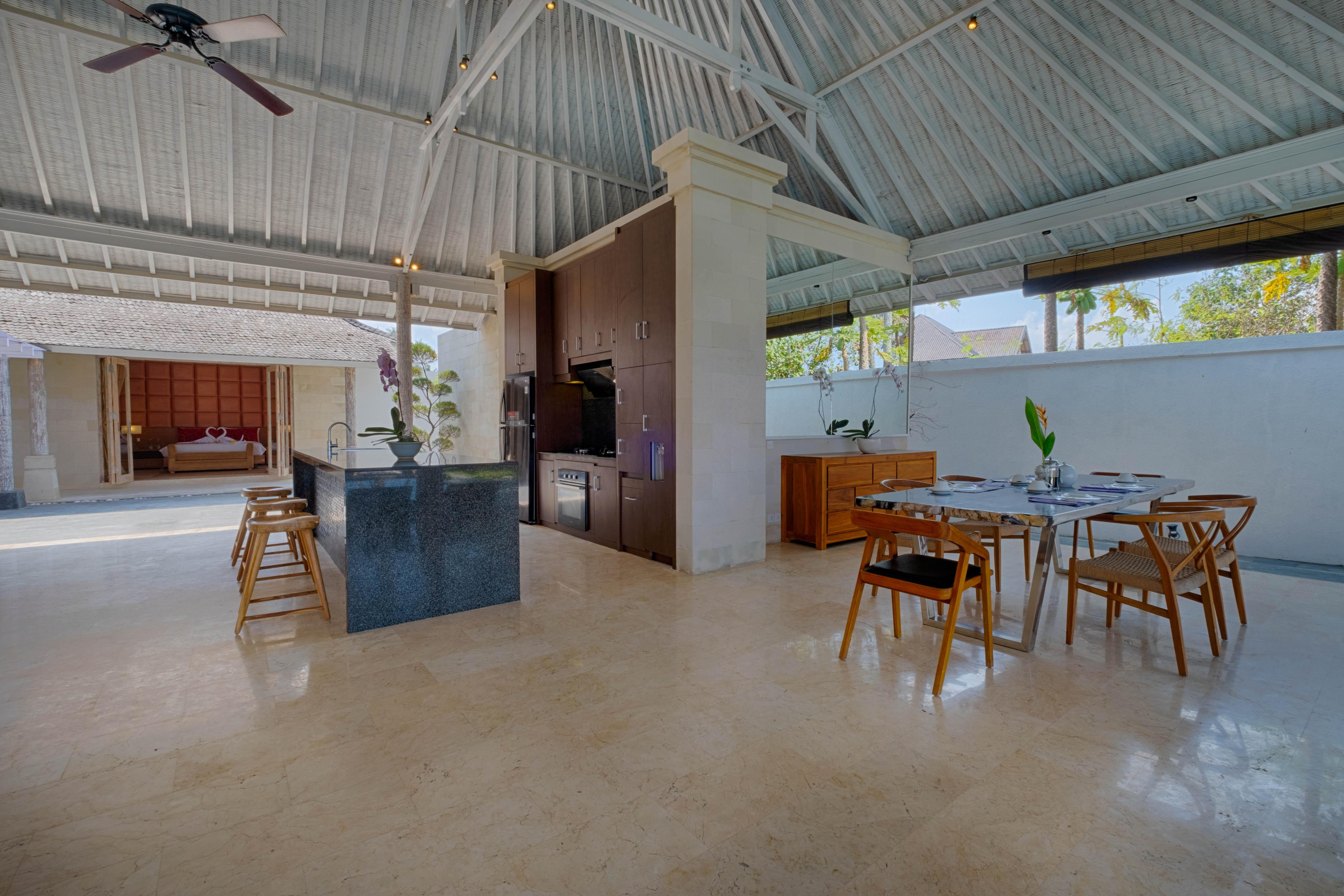 Kutus Kutus Saba Beach Villa Sukawati  Exterior photo