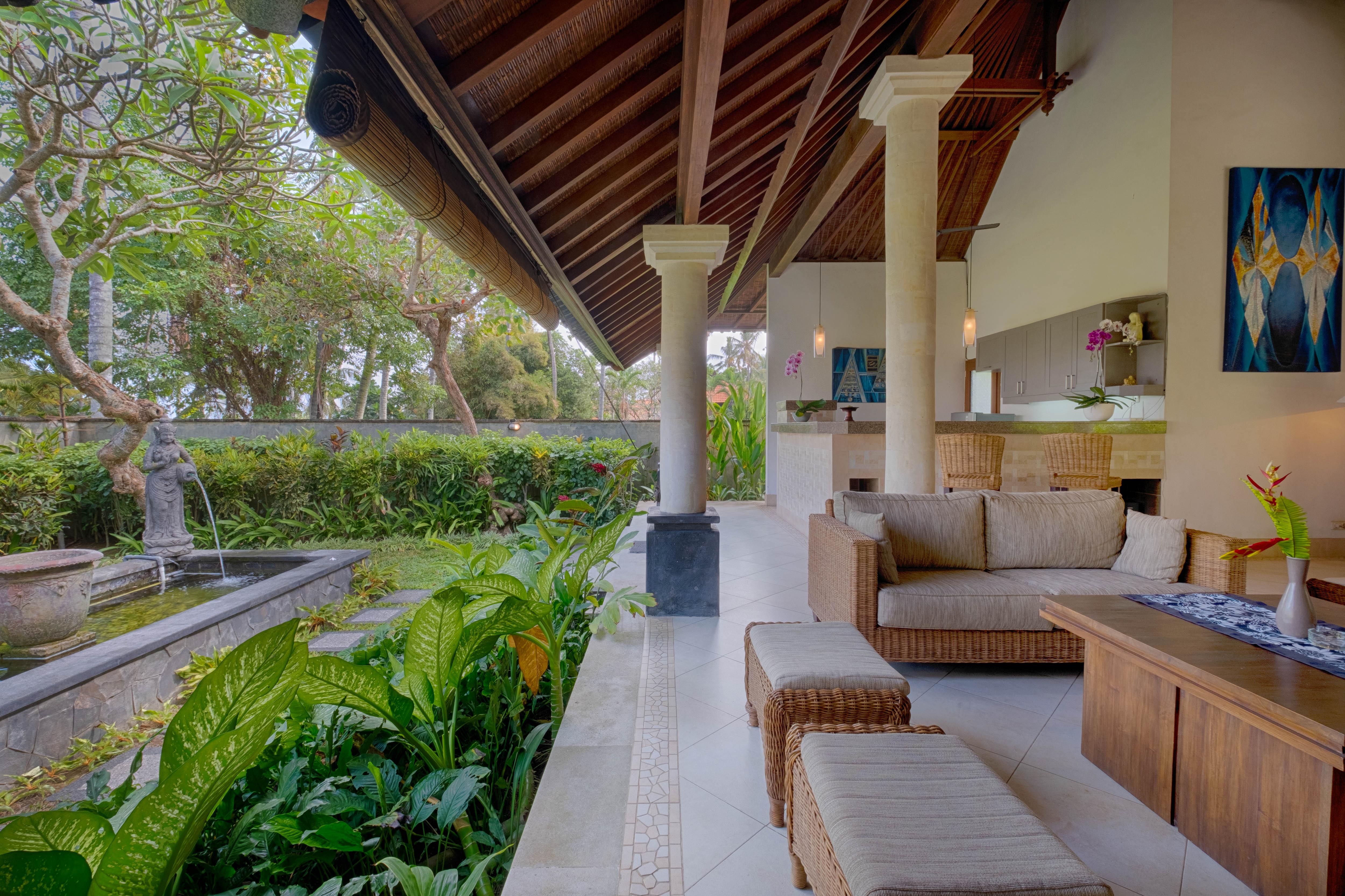 Kutus Kutus Saba Beach Villa Sukawati  Exterior photo